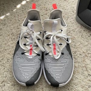 Nike sneakers - size 9